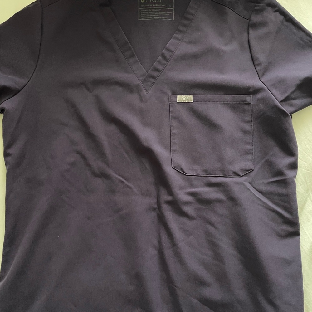 Figs Purple Scrub top size large
